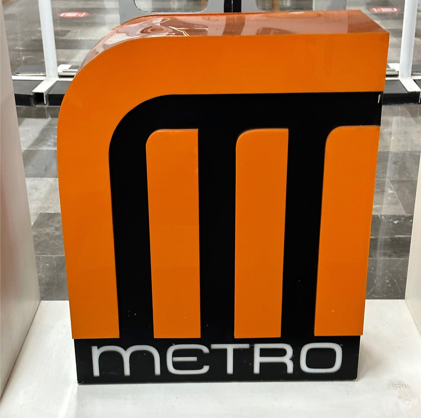 Tipo M24 Metro Logo Min