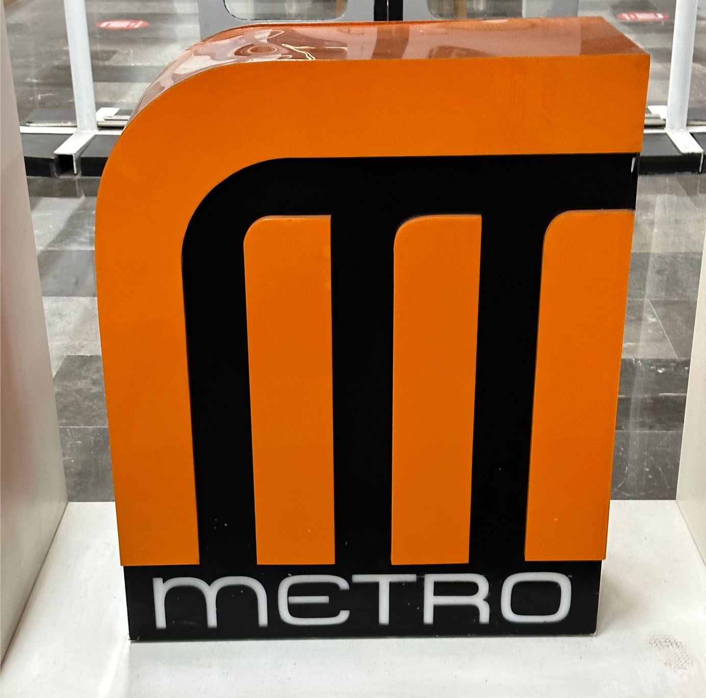 Tipo M24 Metro Logo Min